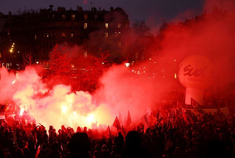 Manifestaciones en la Plaza de la Bastilla, en París. (Thomas SAMSON / AFP)