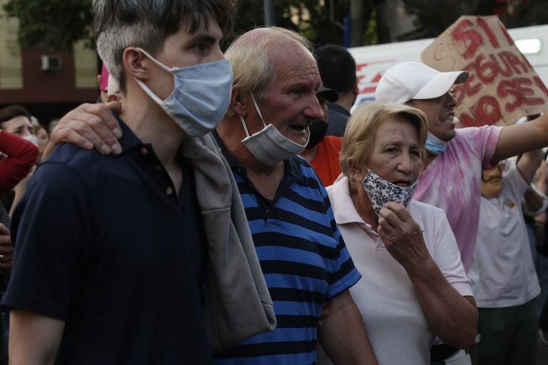 El padre del comerciante asesinado presente en la marcha en Ramos Mejía