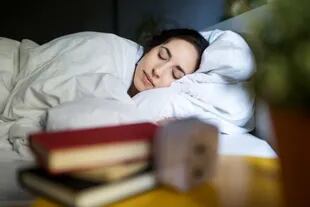 Los adultos deben dormir por lo menos 7 horas diarias