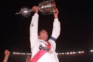 Enzo Francescoli y otro momento histórico: campeón de la Copa en 1996