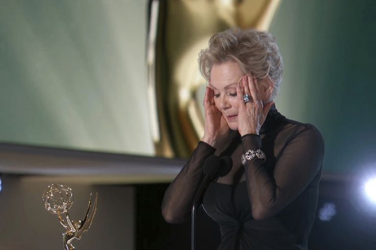 Jean Smart, emocionada con su cuarto Emmy; en este caso, el premio lo recibió por la serie de HBO Max, Hacks