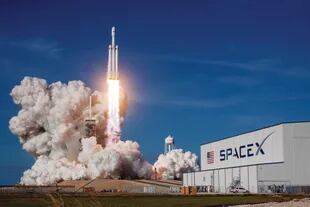 Space X nació con el objetivo de reducir drásticamente los costos de la industria espacial y hacer viable la llegada del hombre a Marte