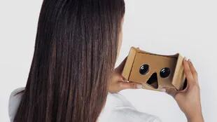 Cardboard es el sistema de Google que permite transformar la pantalla del teléfono en un visor de realidad virtual