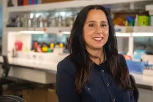 Quién es la bióloga argentina premiada por la creación de la vacuna local contra el Covid
