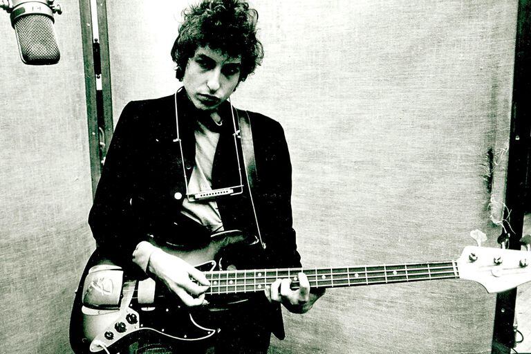 ARCHIVO - El músico Bob Dylan toca la guitarra el 13/01/1965 en un estudio de grabación de Nueva York, EEUU. El 2016 fue el año en que el galardón más importante de las letras se rendía al genio de un rockero.Foto: Globe Photos/ZUMAPRESS.com/dpa (Vinculado al balance de dpa "El año en que la música conquistó las letras y perdió la Casa Blanca" del 21/12/2016)