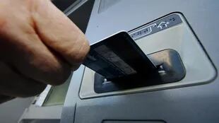 El BCRA busca alentar la instalación de cajeros automáticos fuera de los bancos