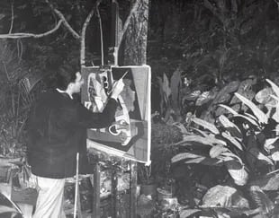 Roberto Burle Marx pintando... además del paisajismo, también lo cautivaban la pintura y la escultura