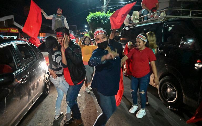 Seguidores de Castro festejan el triunfo en las calles de la capital