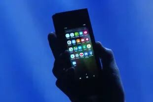 Así se ve el dispositivo con pantalla flexible de Samsung en modo smartphone