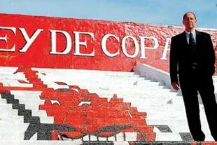 Andrés Ducatenzeiler estuvo al mando del club entre 2002 y 2004; desde el primero de esos dos años el Rojo no logra un certamen local.