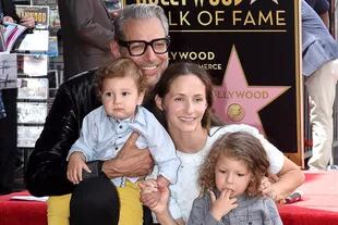 Jeff Goldblum junto a su mujer y sus dos hijos
