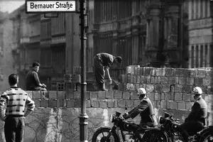 Berlín recuerda medio siglo después el "muro de la vergüenza"