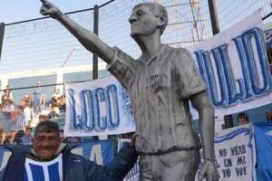 Godoy Cruz llora al "Loco" Julio, su hincha más famoso que siempre ayudó al club