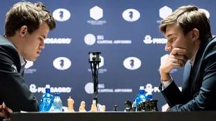 A dos partidas del final, Carlsen consiguió emparejar la serie mundial