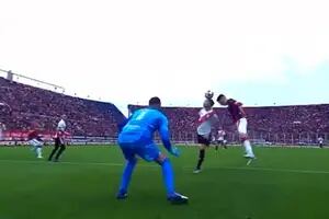 Los “dos" goles de Mammana y el empujón de Casco para fabricar el offside de Blandi en el 1-1 anulado a San Lorenzo
