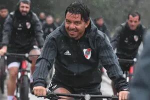 Marcelo Gallardo se divierte en la pretemporada de River e imita a Carlos Vives