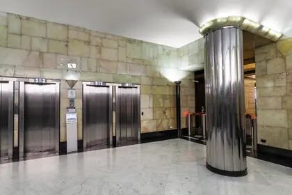 Se inauguró con ascensores automáticos, algo impensado y transgresor para la época