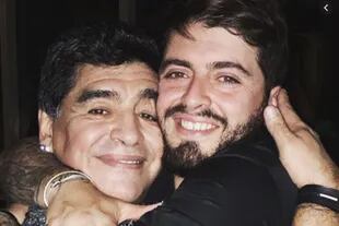 Diego y Diego Jr. abrazados y felices