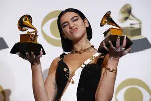 Dua Lipa confesó que es fanática del mayor éxito musical de Elvis Crespo