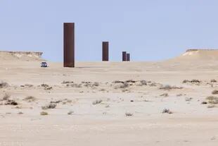 También en pleno desierto está la obra del escultor Richard Serra: las placas de acero laminado de "Este-Oeste/Oeste-Este" se extienden a lo largo de más de un kilómetro