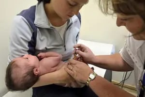 Covid-19: Cómo son los ensayos de la vacuna que se están haciendo con chicos