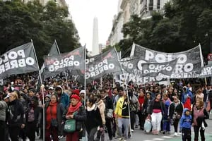 Piqueteros marchan a Plaza de Mayo contra el ajuste y la Ciudad exige al Gobierno “que se haga cargo”
