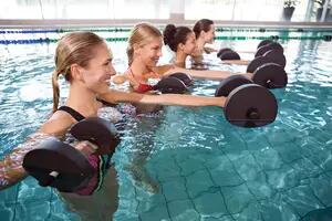 Claves para entrenar en el agua y bajar de peso sin sufrir lesiones