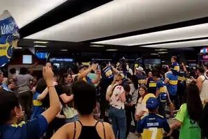 Boca volvió a Buenos Aires sin la Libertadores, pero rodeado del calor de sus hinchas