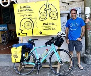 Mariano Lorefice es argentino, pero vive en Italia. Recorrió en bici más de 130 mil kilómetros en 90 países