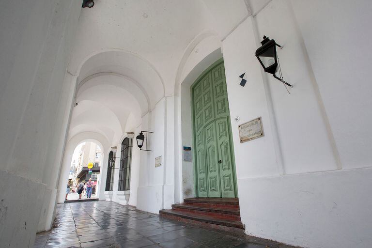 Para sumar salas de exposiciones al Cabildo, la Comisión Nacional de Monumentos deberá mudarse a una nueva sede 