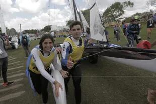 La pareja argentina y una sonrisa indisimulable: acaban de ganar la medalla de oro.