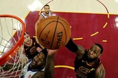 NBA: LeBron intentará hoy frenar a Durant y evitar el título de los Warriors