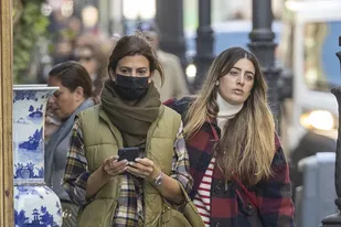El viaje de Juliana Awada y su hija: juntas recorren las frías calles de Madrid