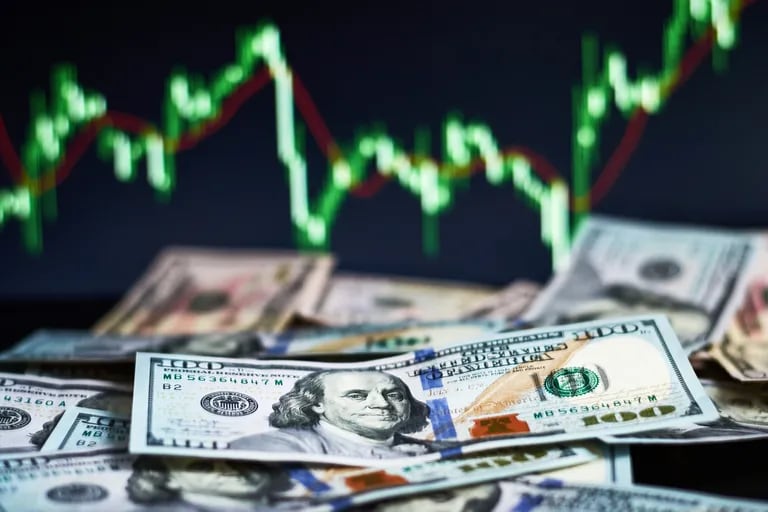 Dólar hoy: el blue subió más de $20 en la semana y el CCL cruzó los $300