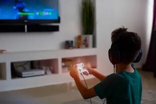 "No critico a los videojuegos per sé, sino a la forma en que hoy muchos adolescentes se abandonen digitalmente en ellos", dice Zafra