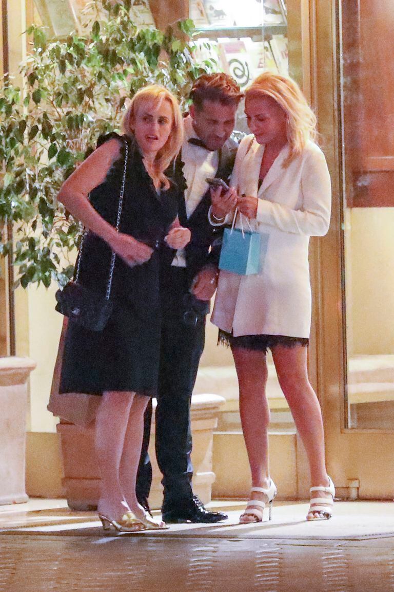 Rebel Wilson and his friends ask the valet to take some photos of them outside the Sunset Tower Hotel in West Hollywood after dinner.
