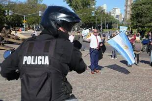 Detienen a manifestantes en el Monumento a la Bandera en Rosario