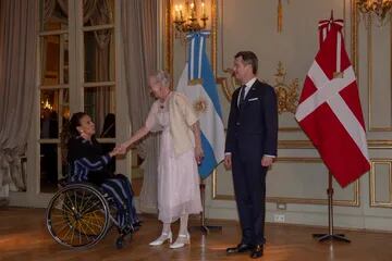 La reina Margarita junto a la vicepresidente Michetti