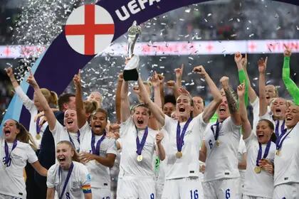 Inglaterra, con su campeonato en 2022, se metió en el cuarto lugar de la clasificación histórica 