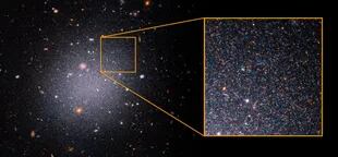 Imagen tomada por el Hubble de las estrellas en la galaxia DF2. Fuente: NASA.