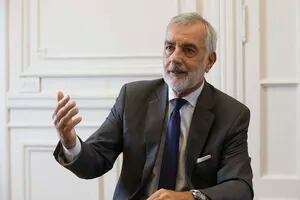 “La diplomacia argentina está desorganizada y politizada”, advierte el exvicecanciller Zlauvinen