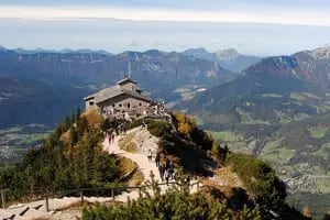 La impresionante casa de montaña que los jerarcas nazis le regalaron a Hitler y que hoy es una atracción turística