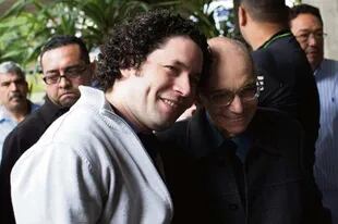 Dudamel junto a su gran maestro e impulsor del sistema venezolano de orquestas infantiles y juveniles, José Antonio Abreu