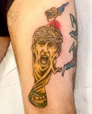 El ingenioso tatuaje dedicado a Ángel Di María en forma de Copa del Mundo