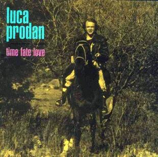 La tapa del primer disco solista de Luca Prodan tiene al músico montado en un caballo en Córdoba (Foto: Archivo)