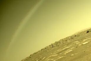 La NASA reveló el origen del asombroso arco iris que fotografió el Perseverance sobre la superficie marciana