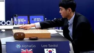 AlphaGo, el programa informático de inteligencia artificial desarrollado por Google DeepMind, venció en cuatro de cinco partidas al surcoreano Lee Sedol, campeón mundial en el juego milenario chino de tablero estratégico denominado Go