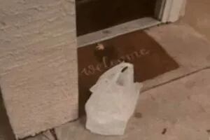 La irónica nota de una mujer para un vecino que le robó su pedido de delivery