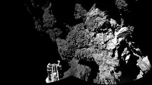 Fotografía de 2014 creada a partir de dos imágenes que confirma que el pequeño robot Philae se encuentra a salvo en la superficie del cometa 67P