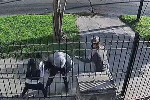 Violento robo a una madre tras dejar a su hija en el jardín